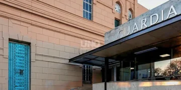 Investigan cómo un hombre, en Arocena, terminó con una manguera en el esófago y lucha por su vida en el hospital Cullen