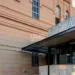 Investigan cómo un hombre, en Arocena, terminó con una manguera en el esófago y lucha por su vida en el hospital Cullen